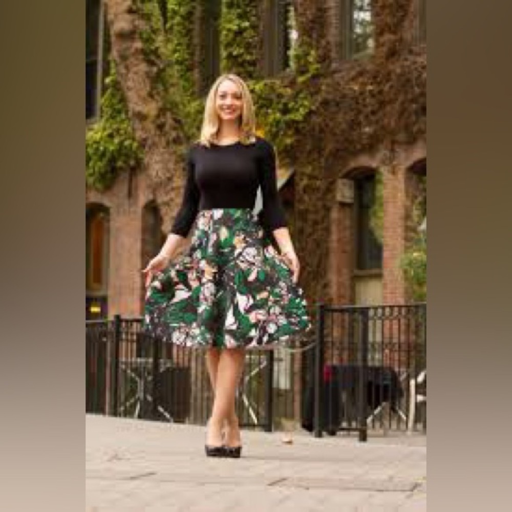 H&M patterned scuba skirt medium floral